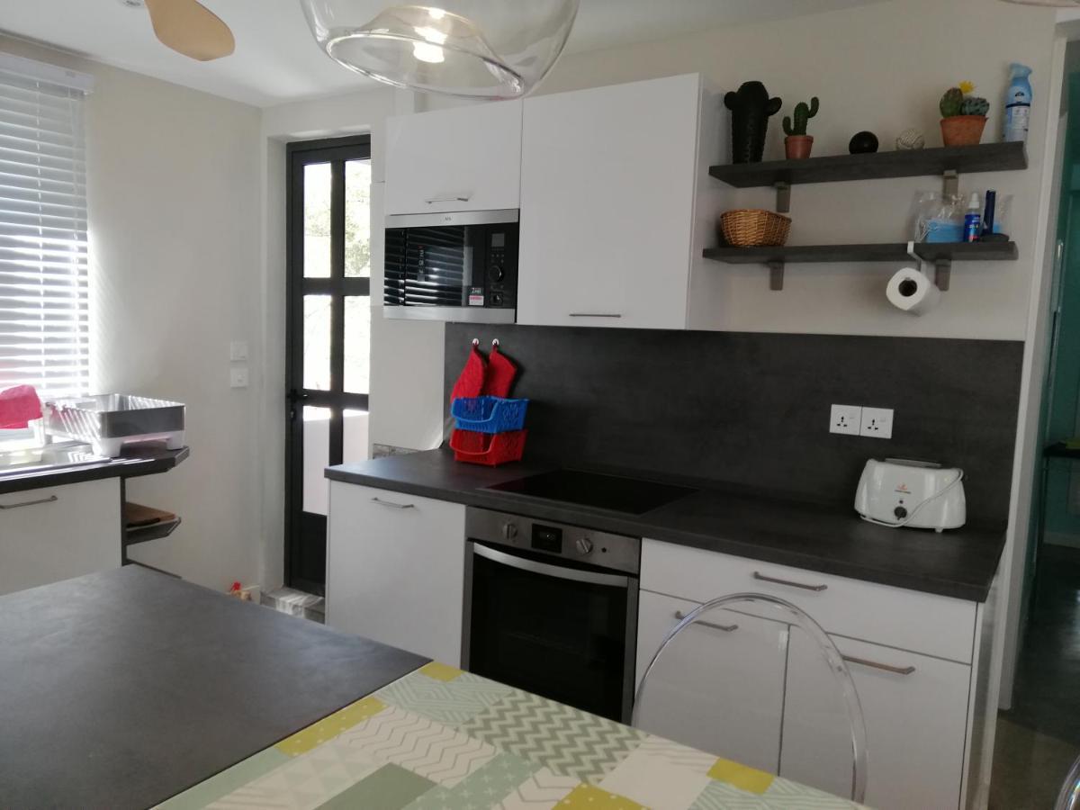 Les Cerisiers - Beach Apartment With Pool, Few Steps To The Beach Flic-en-Flacq Exteriör bild