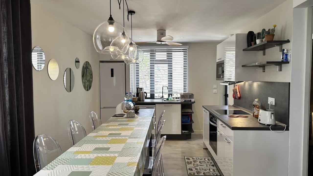 Les Cerisiers - Beach Apartment With Pool, Few Steps To The Beach Flic-en-Flacq Exteriör bild