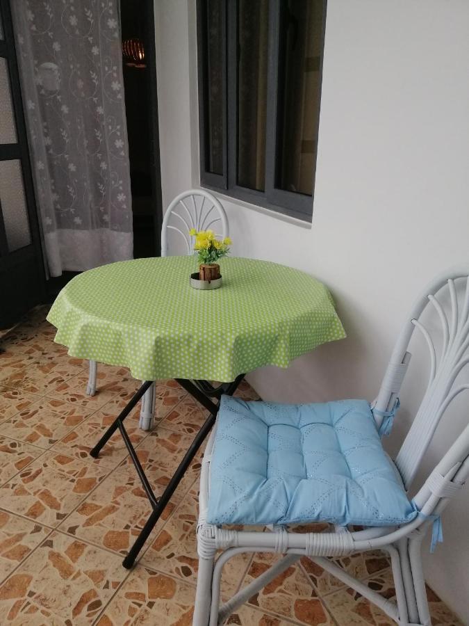 Les Cerisiers - Beach Apartment With Pool, Few Steps To The Beach Flic-en-Flacq Exteriör bild